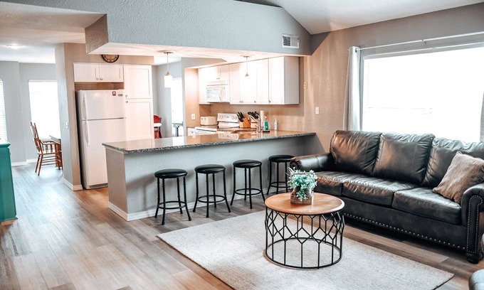 Table Rock Condo | Sunroom, Indoor/Outdoor Pools, Golf, Etc - Pointe Royale!