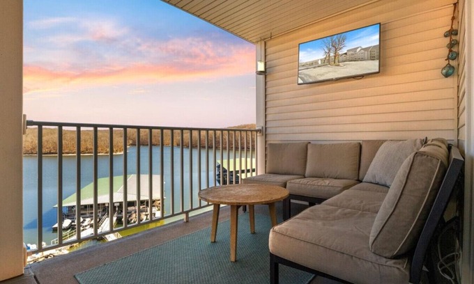 Osage Beach Condo | Sunset Bay - Lakeside Pool, Elevator & Location!