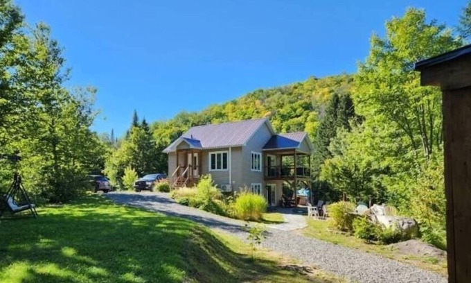 Mauricie Ski Chalet | Sunset and Relaxation on the Edge of Lac des Pins