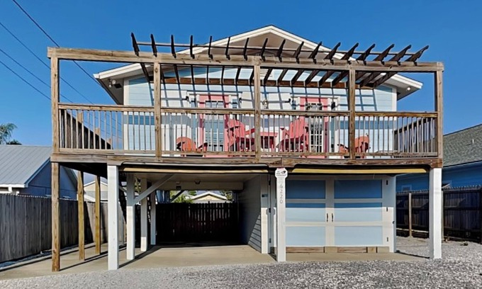 Crescent Beach House | Sunset | Coastal Home, Close to Beach, Fire Pit, Corn Hole + Outdoor Shower