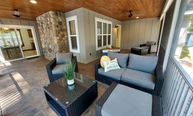 Manitowish Waters House | Sunset Cottage at Lazy Days on the Manitowish Chain