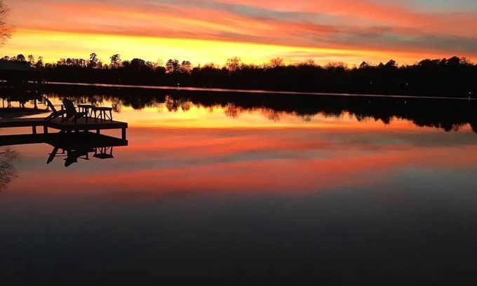 Milledgeville House | Sunset Cove, 3-bedroom lake house