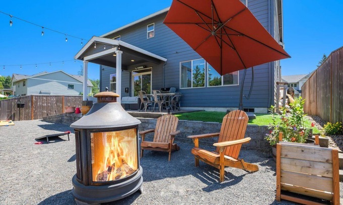 Newberg House | Sunset Grove: A 5-Bedroom Pet-Friendly Home in Newberg, World-Class Food & Wines