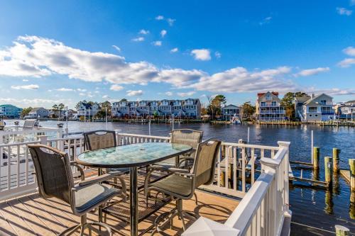 Caine Woods House | Sunset Harbour B