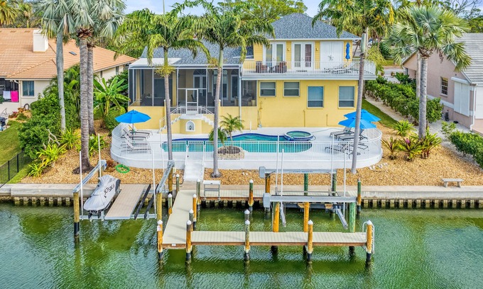Saint Armands Key House | Sunset Heaven | On St Armands Circle Water Views, Private Heated Pool & Spa!