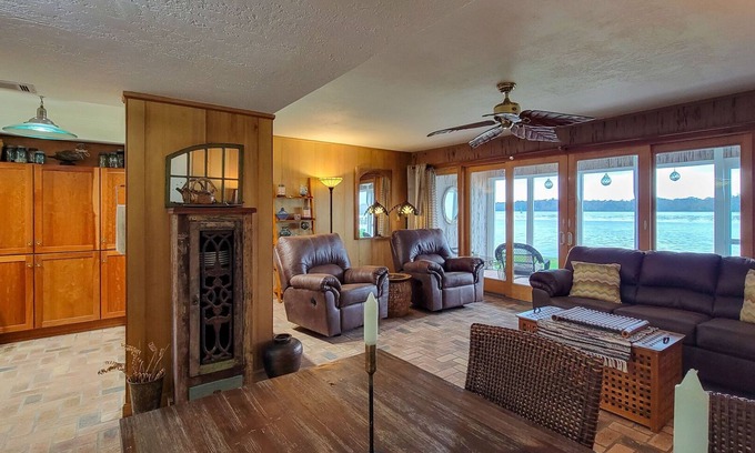 Welaka Condo | Sunset Hideout in Welaka