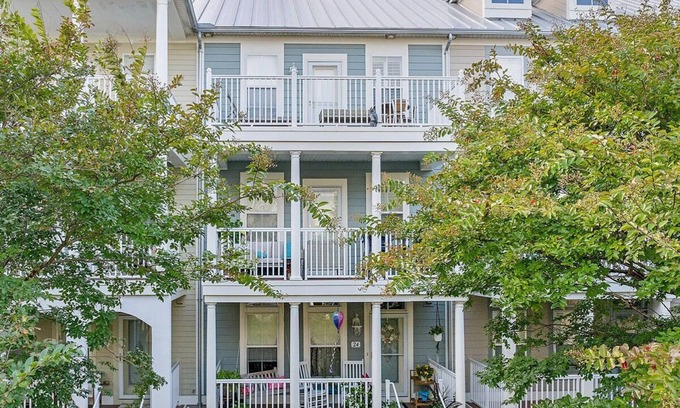 Sunset Island House | Sunset Island 24 Canal Side Mews West
