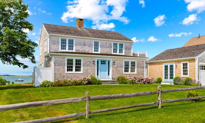 Barnstable House | Sunset Lane:155-Ba Ideal Beach House, Waterfront on Barnstable Harbor