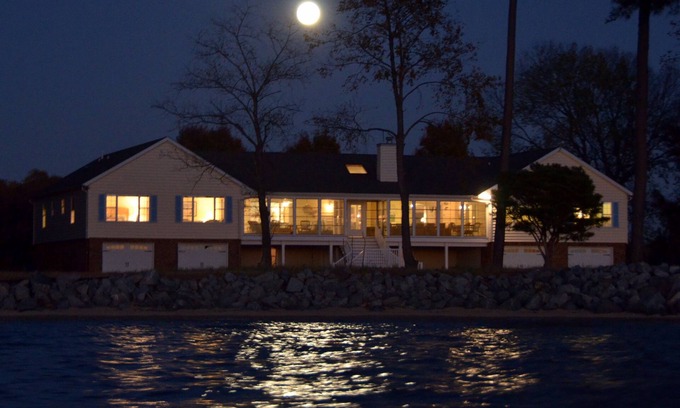 Rock Hall House | Sunset Lodge on the Bay