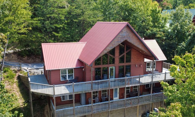 Wears Valley Cabin | Sunset Magic- 5BR/5BA Awesome View of Wears Valley