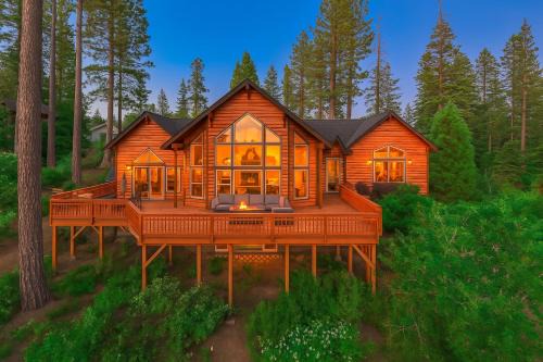 Shaver Lake House | Sunset Mountain Hot Tub, Fire Table, Epic Views
