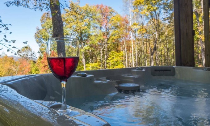 Spruce Pine Cabin | Sunset Mtn Lodge! Hot tub+Fire pit, Fireplace, Hiking, Private, Close to Town!