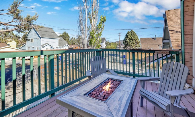 Sugarloaf Cabin | Sunset Pines Retreat Cottage at Big Bear - Foosball