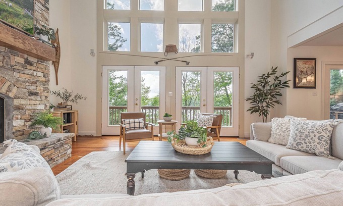Oakland Cottage | Sunset Pointe