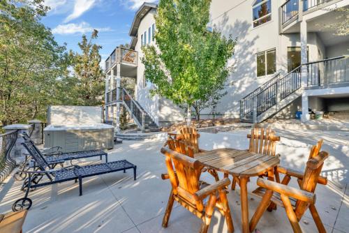 Castle Glen Estates Ski Chalet | Sunset Ridge Villa- Incredible Log Cabin Estate- Hot Tub- Game Tables-