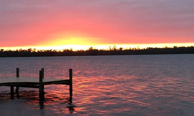 Crescent City House | Sunset River Cottage on the Scenic St Johns River in Georgetown FL