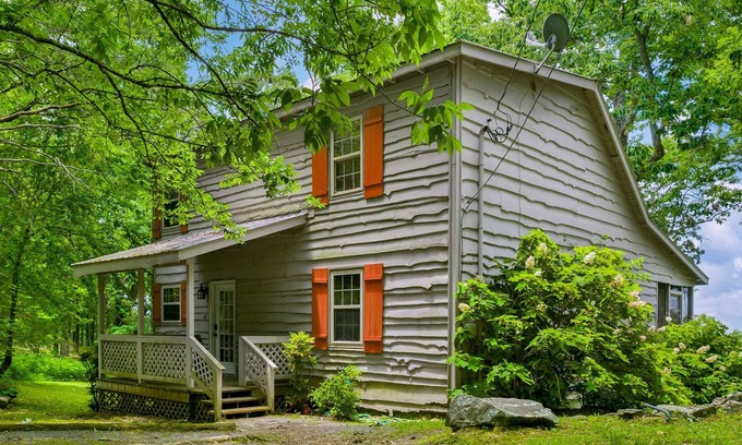 Mentone Cabin | Sunset ROCKS-sleeps 8 with brow view, hot tub, & fire pit