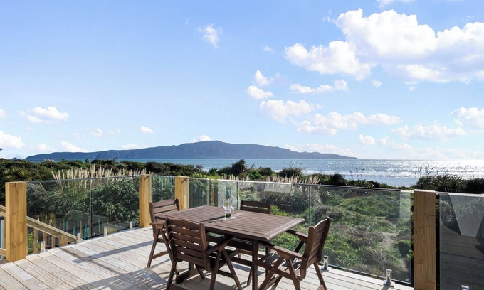 Paraparaumu Beach House | Sunset Shores - Paraparaumu Beach Retreat