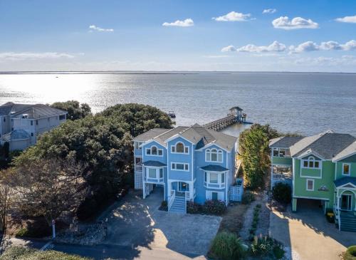 Monteray Shores House | Sunset Sonata C8928 - Luxury Soundfront Home, Pool