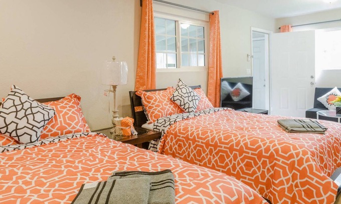 El Monte House | Sunset Studio Home w/ kitchen near DTLA