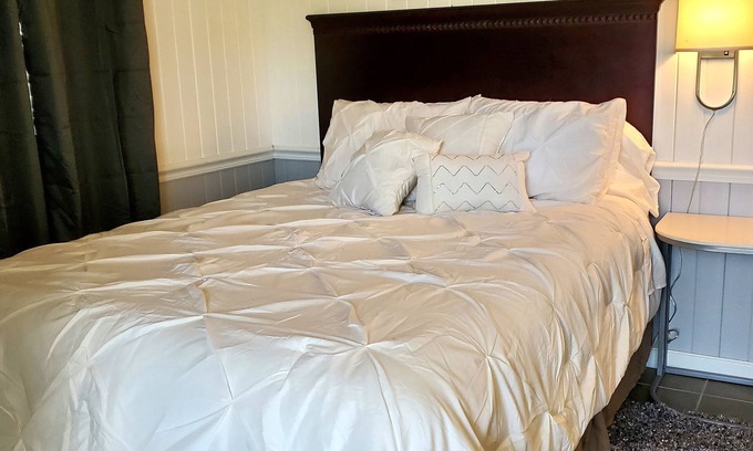 Pikeville Bed & Breakfast | Sunset Suite in Cascade Inn at Fall Creek Falls