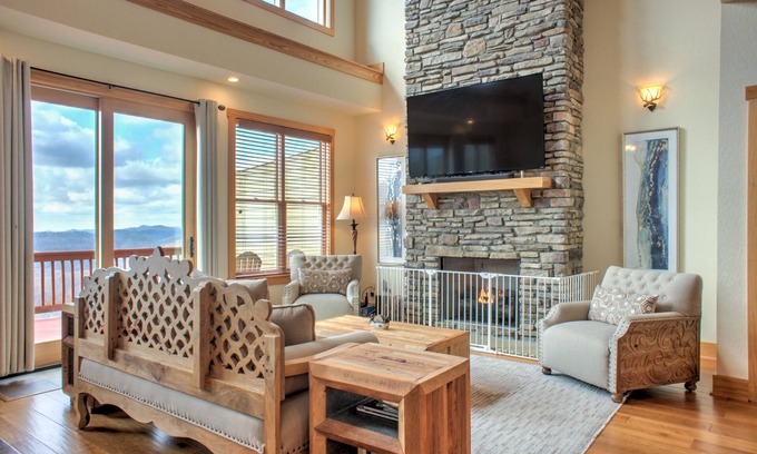 Wolf Laurel House | Sunset Summit | Mountain Retreat Next to Hatley Pointe Ski Resort | Hot Tub