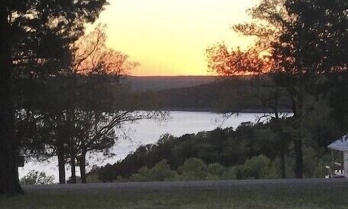Gamaliel House | Sunset View- Private retreat with lake view on 2 acres , minutes to lake