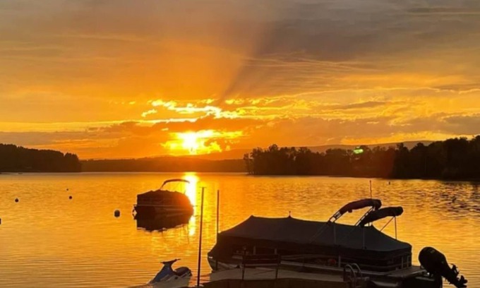 Broadalbin House | Sunsets on the Great Sacandaga Lake Rentals