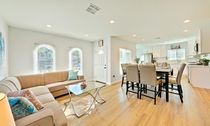 Santa Ana Heights House | Sunshine Fun Time