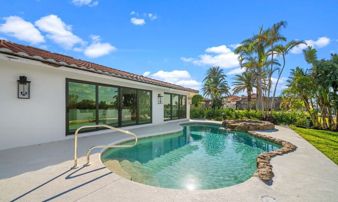 Bonita Springs House | Sunshine House on the Bay - minutes from the Beach - NEWLY RENOVATED
