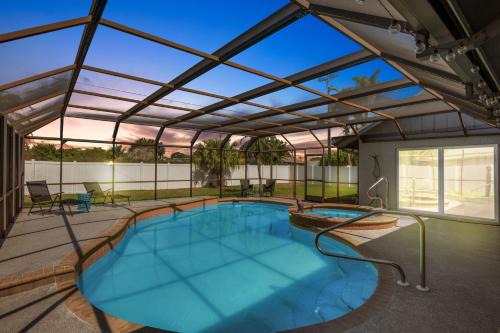Palma Sola House | Sunshine Retreat by SkyRun Anna Maria