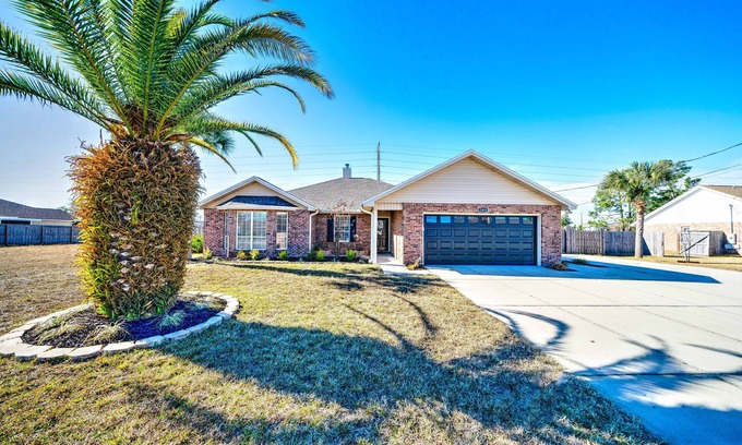 Lynn Haven House | Sunshine Stay! 3bed/2bath home with POOL & GAME ROOM! Sleeps 10