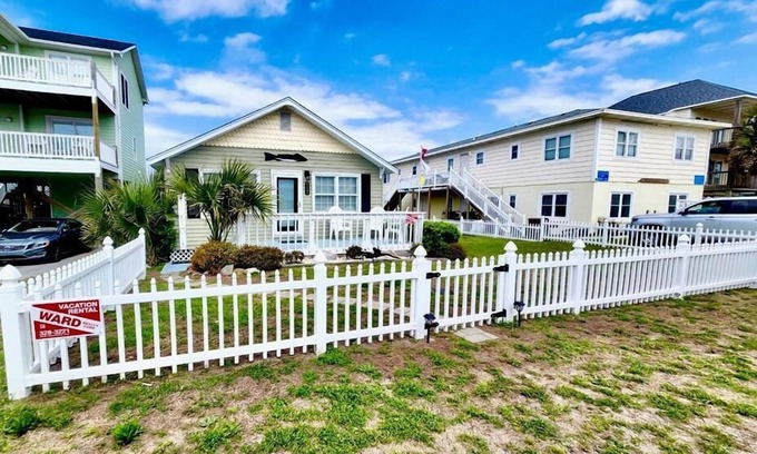 Surf City House | Sunshine Trio - Cute 2BR Cottage! Dog Friendly & Easy Beach Access