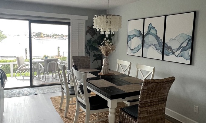 New Smyrna Beach House | Sunshine Villa in New Smyrna Beach.minutes from Beach!