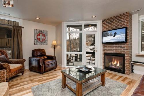 Deer Valley House | Sunspot 625-A4 by Moose Management