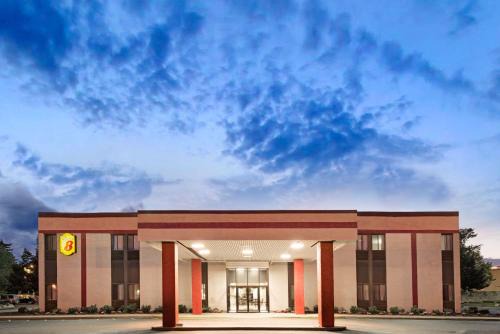 Brockton Hotel | Super 8 by Wyndham Brockton