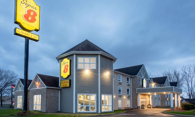 Mauricie Hotel | Super 8 by Wyndham Trois-Rivieres