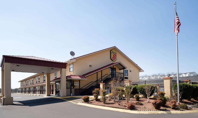 Cleveland Hotel | Super 8 by Wyndham Cleveland