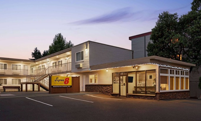 Courtenay Hotel | Super 8 by Wyndham Courtenay