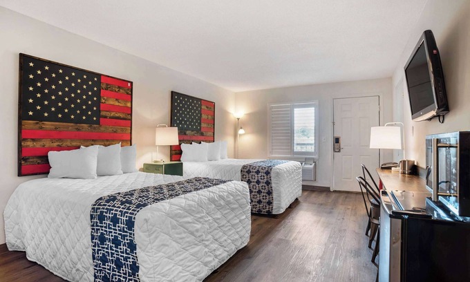 Daleville Hotel | Super 8 by Wyndham Daleville/Fort Novosel
