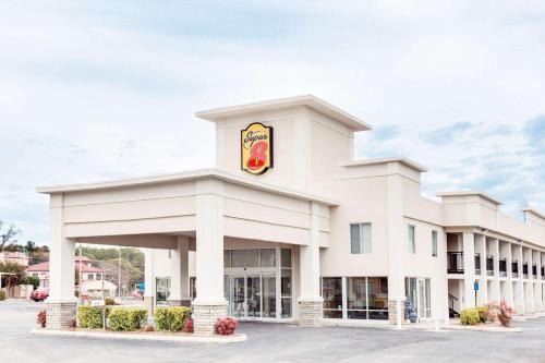 Dalton Hotel | Super 8 by Wyndham Dalton