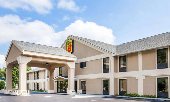 Erwin Hotel | Super 8 by Wyndham Erwin, I-26 Exit 37