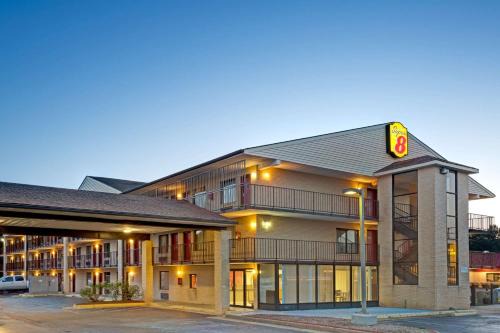 Fredericksburg Hotel | Super 8 by Wyndham Fredericksburg