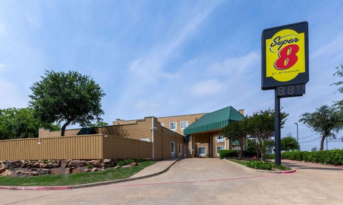 Garland Hotel | Super 8 by Wyndham Garland Rowlett East Dallas Area