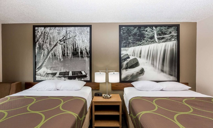 Hays Hotel | Super 8 by Wyndham Hays KS