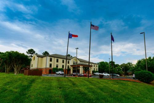 High Point Hotel | Super 8 by Wyndham High Point/Greensboro