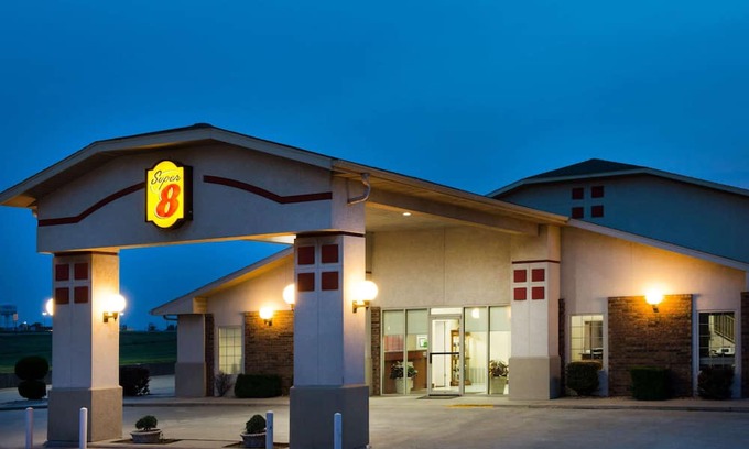 Lamar Heights Hotel | Super 8 by Wyndham Lamar