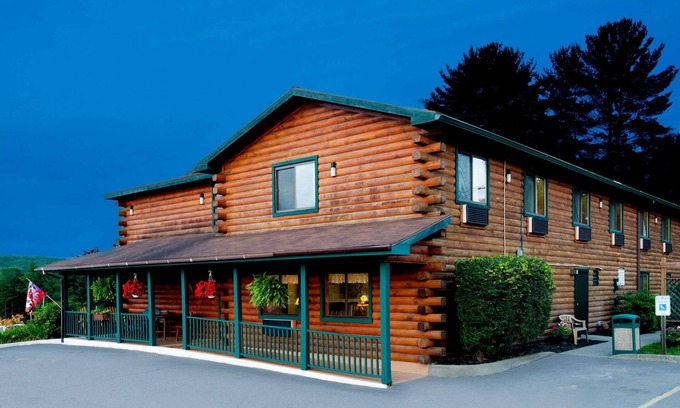 Lake George Hotel | Super 8 by Wyndham Lake George/Warrensburg Area