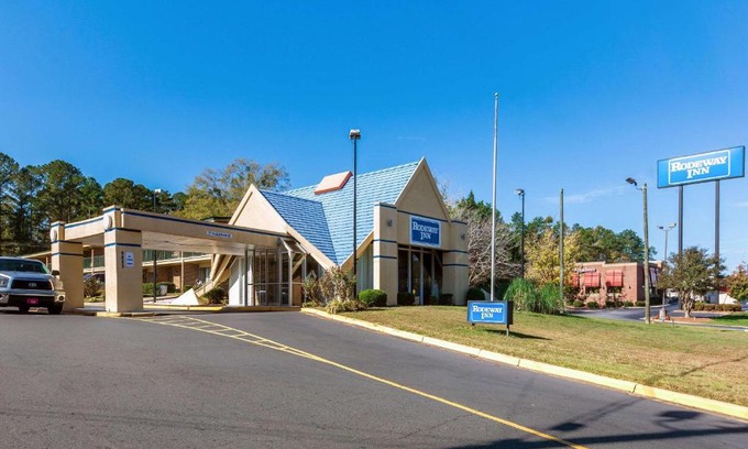 Macon Hotel | Super 8 by Wyndham Macon GA