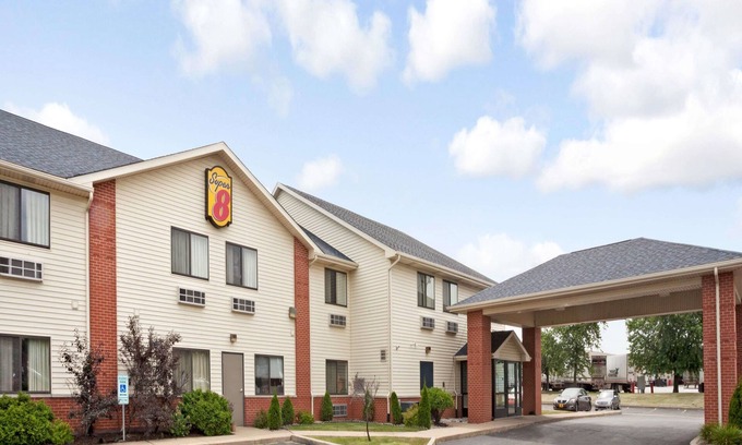Monee Hotel | Super 8 by Wyndham Monee